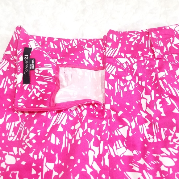 Forever 21 pink pattern mini skirt. Size M - Picture 3 of 11